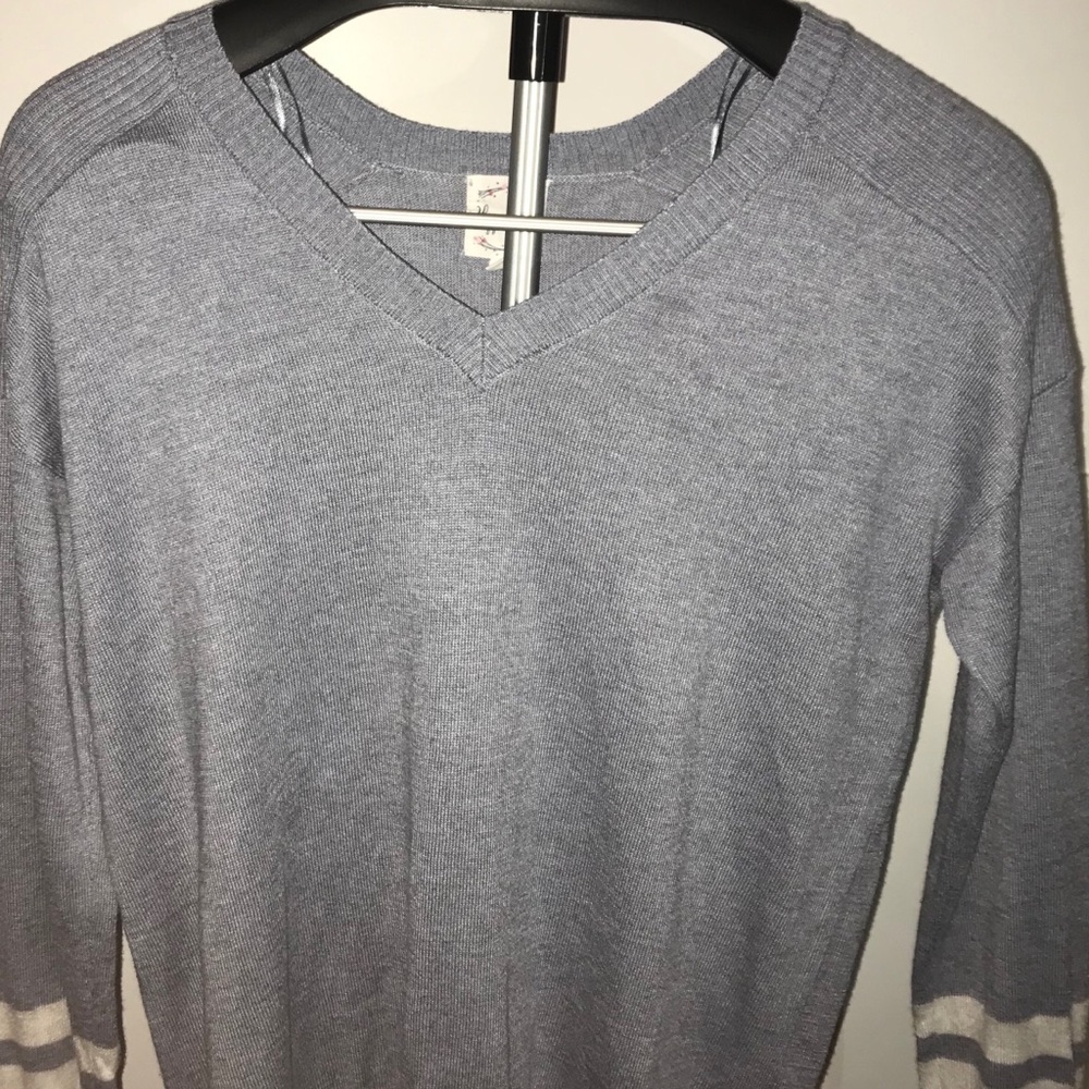 light weight v neck sweater